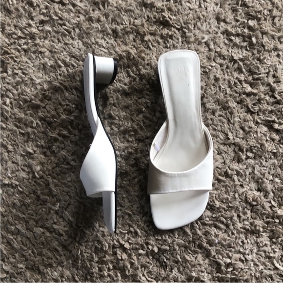 ZARA SANDAL HEELS - Picture 2 of 3
